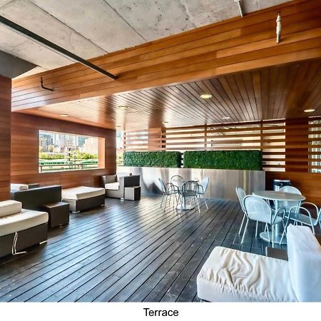 Three Br Condo Step To Cn Tower Rogers Center With Free Parking Торонто Экстерьер фото